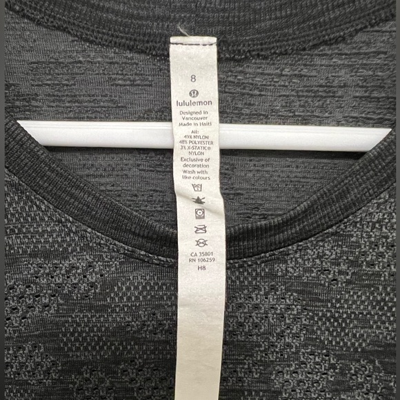 Lululemon Breeze by Short Sleeve in Polar Spots Titanium/Black. - Picture 5 of 6